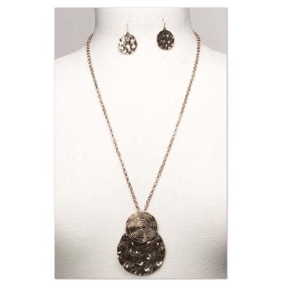 BOHO HAMMERED METAL STACKED NECKLACE & EARRINGS - Picture 4 of 4